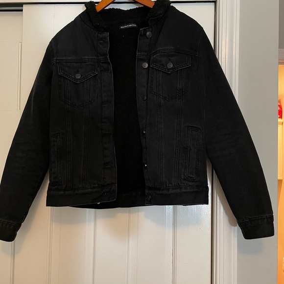 Black jean jacket with fur trim